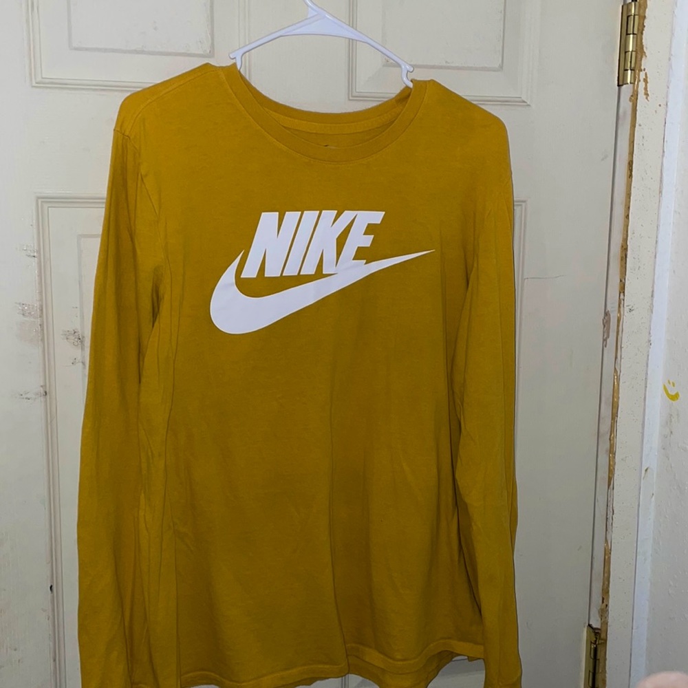 Long sleeve. Color:Yellow